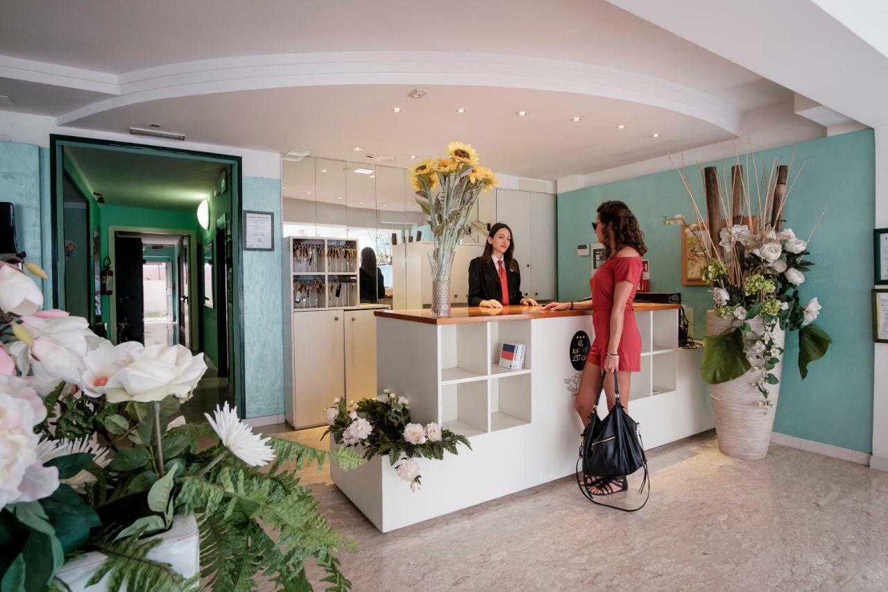 Si Rimini Hotel Экстерьер фото